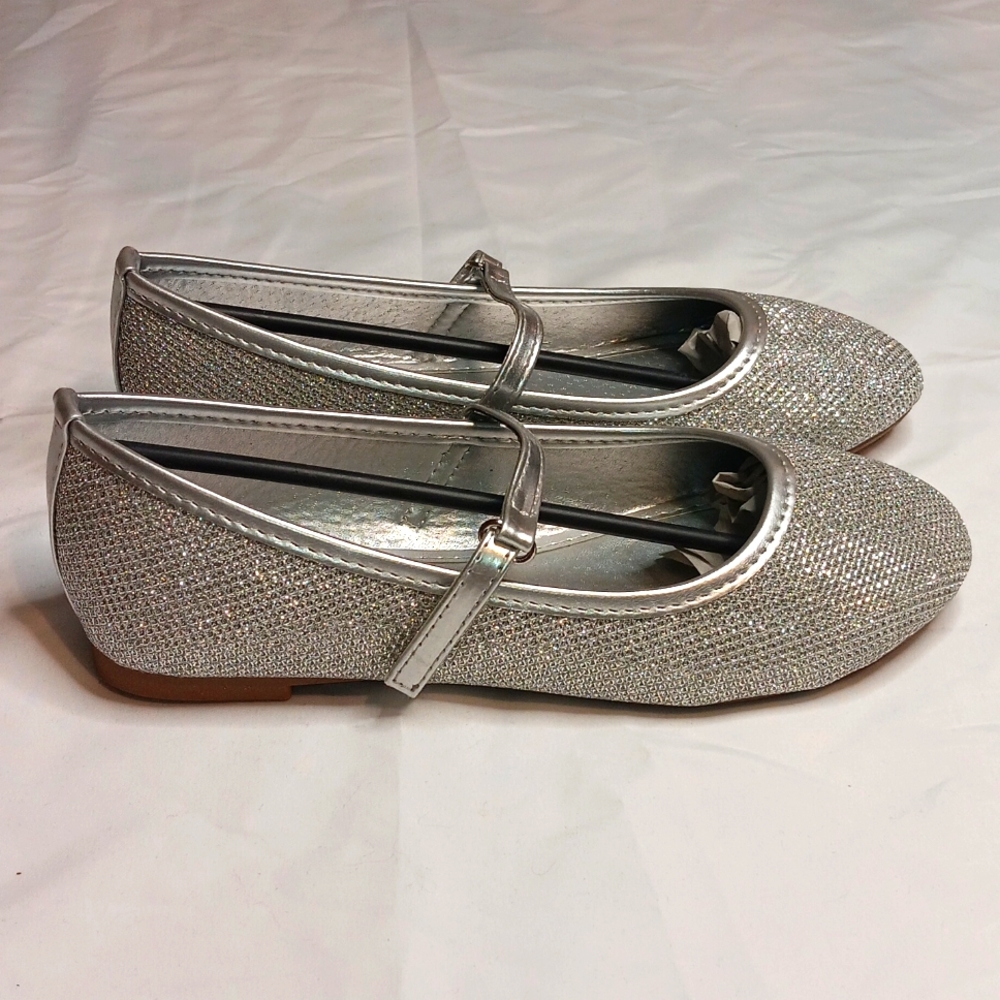 Glitter silver kids super cute size 1 brand new